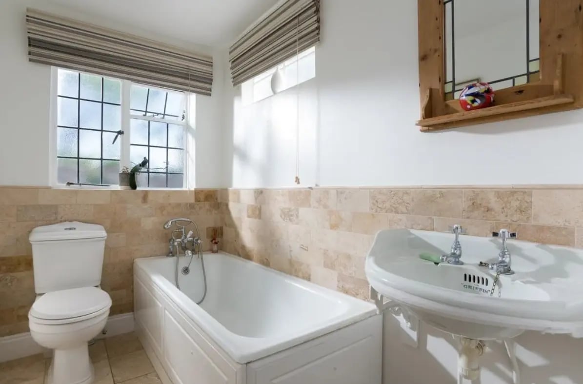 Dreamy thatched cottage, Cotswolds - Thumbnail 4