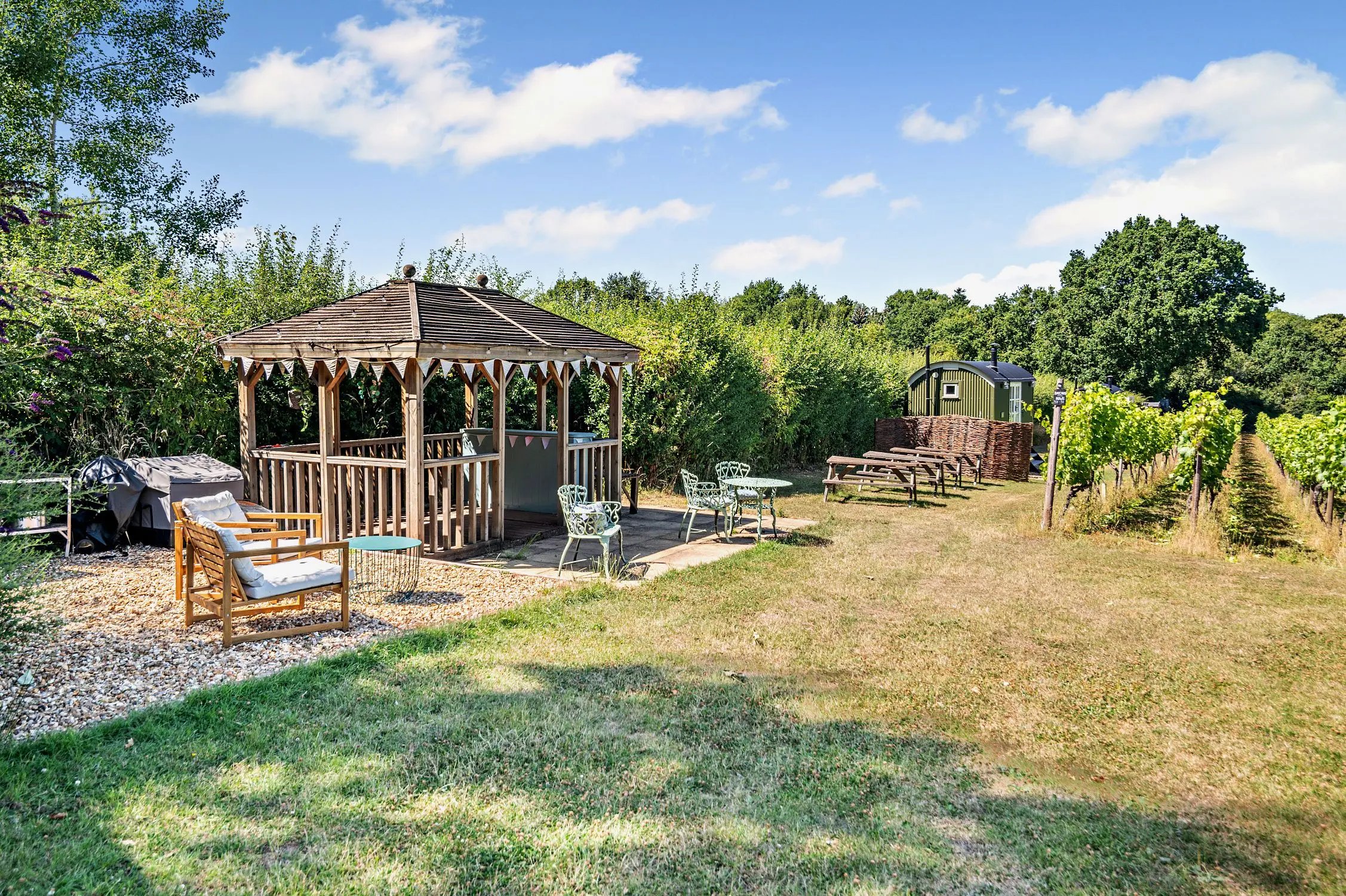 Family-run vineyard, Worcestershire - Thumbnail 7