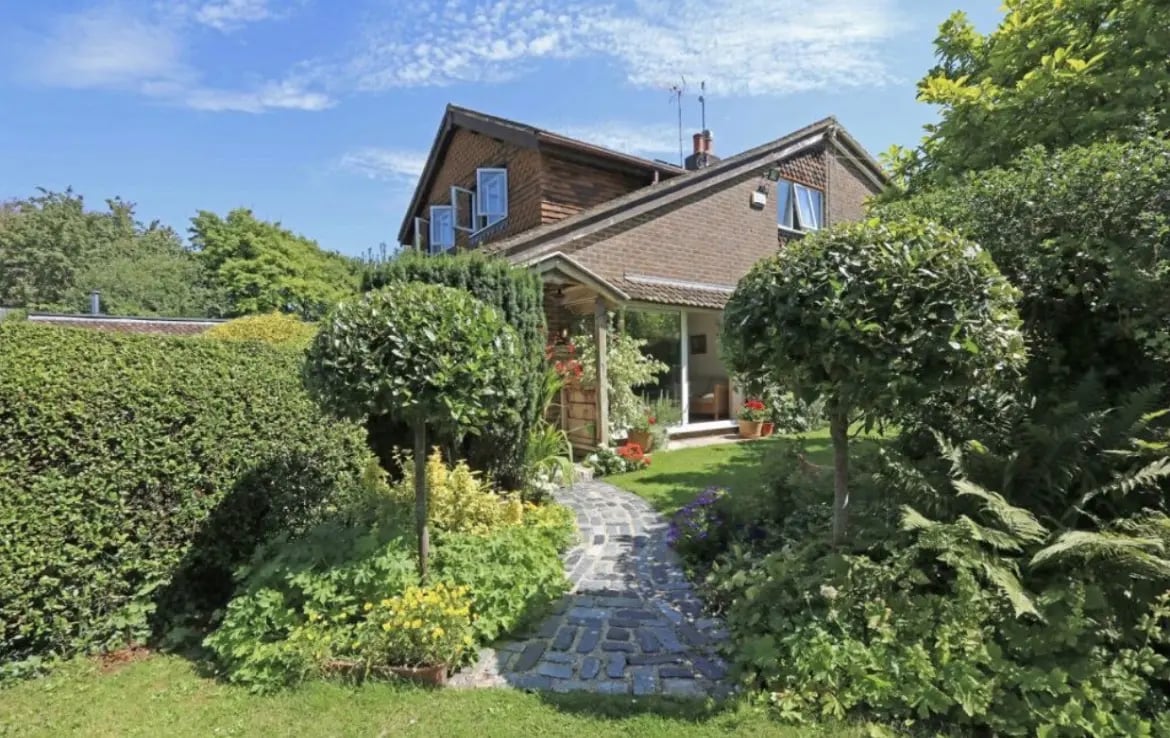 Country House in the Chiltern Hills - Thumbnail 3