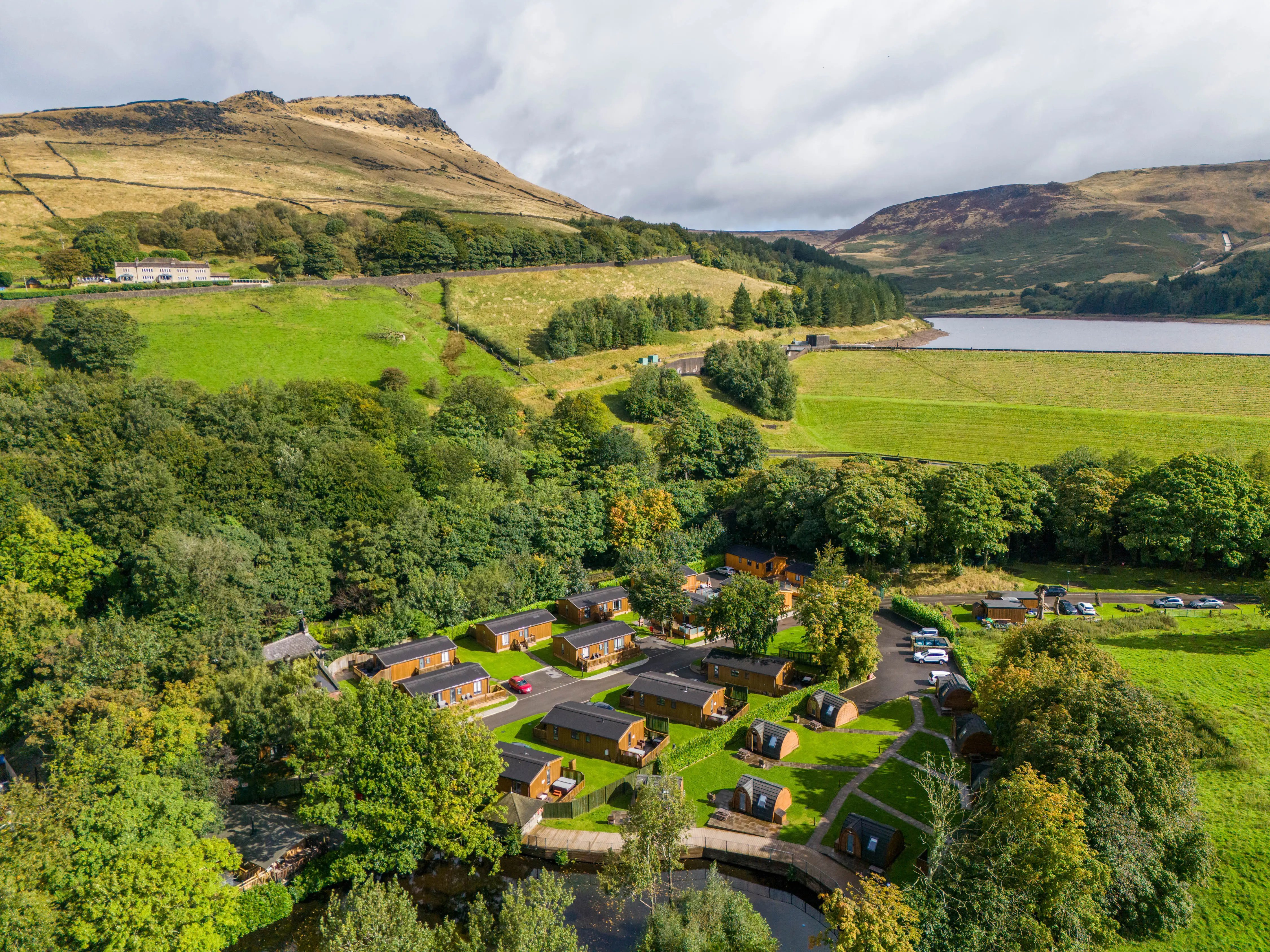 Wake up to a stunning setting - Thumbnail 1