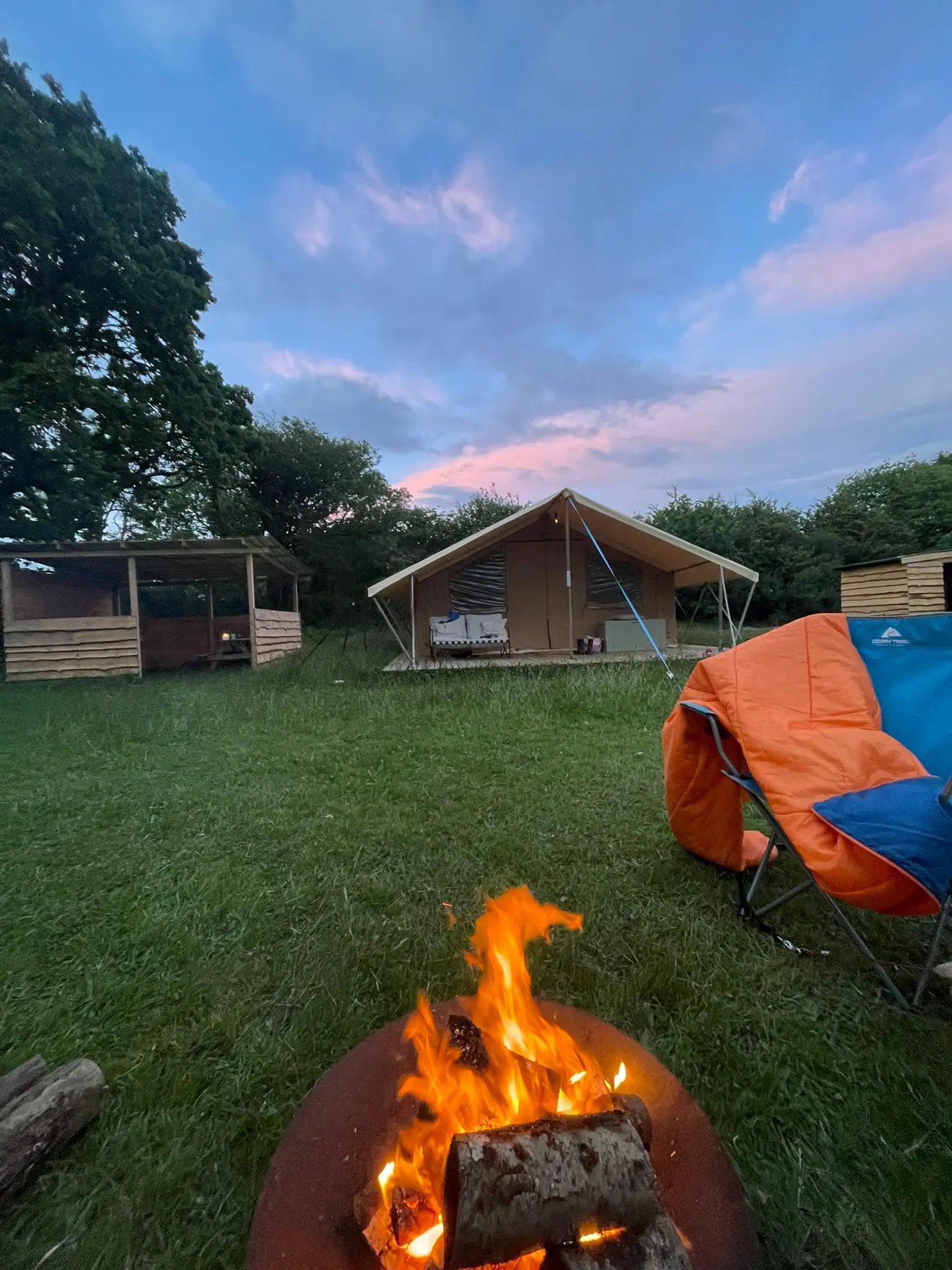 Rural escape and retreat, Wales - Thumbnail 2