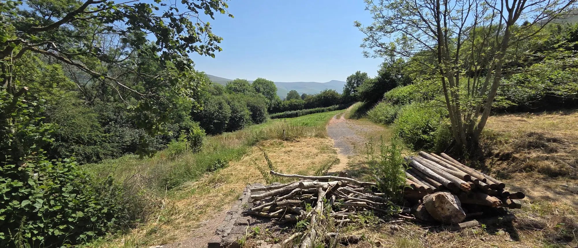 Stay in a pub, in the Welsh hills - Thumbnail 2