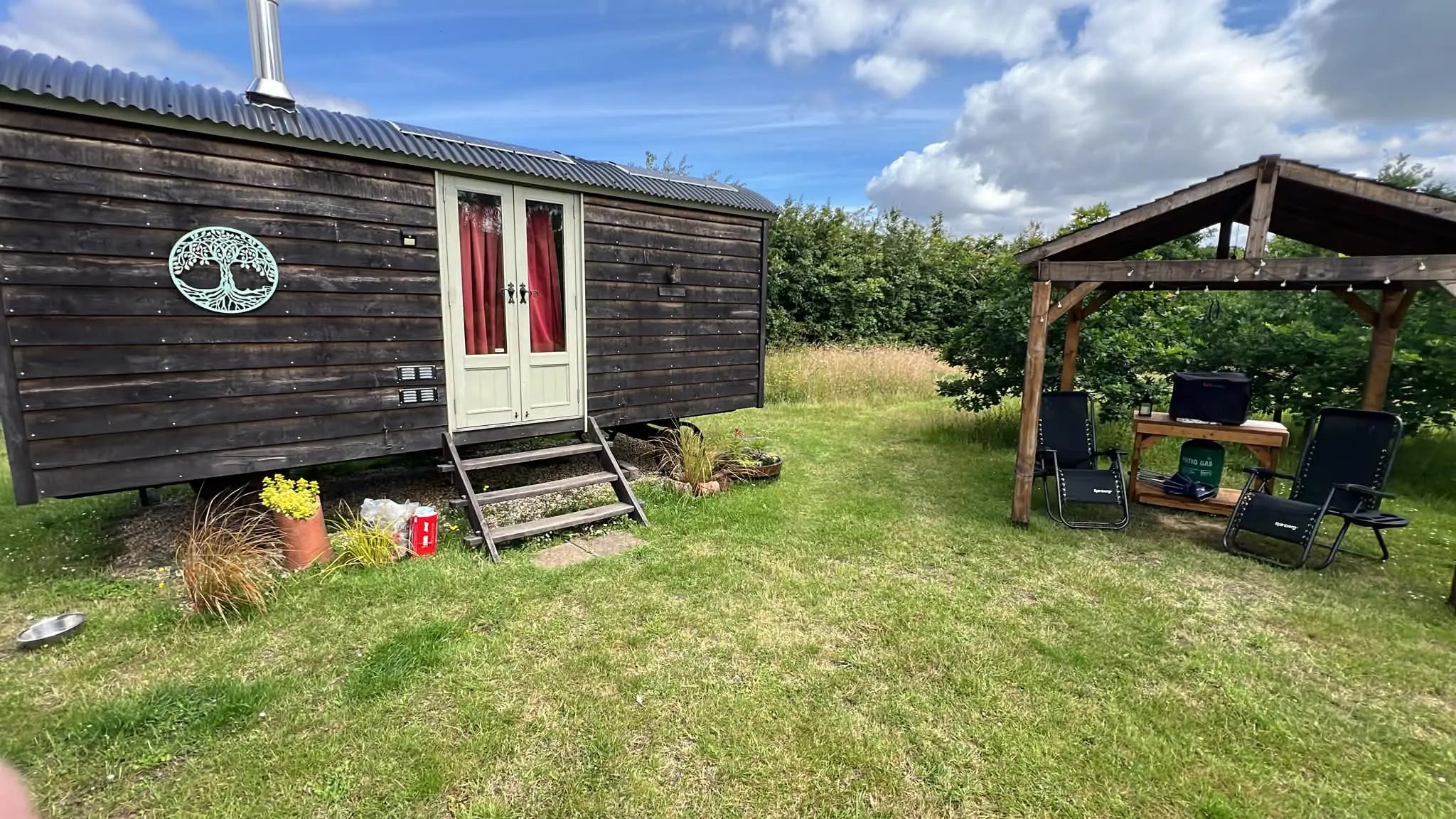 Retreat and animal farm, Essex - Thumbnail 2