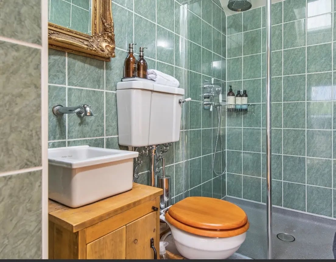 Luxury cottages needing renovation help - Thumbnail 28