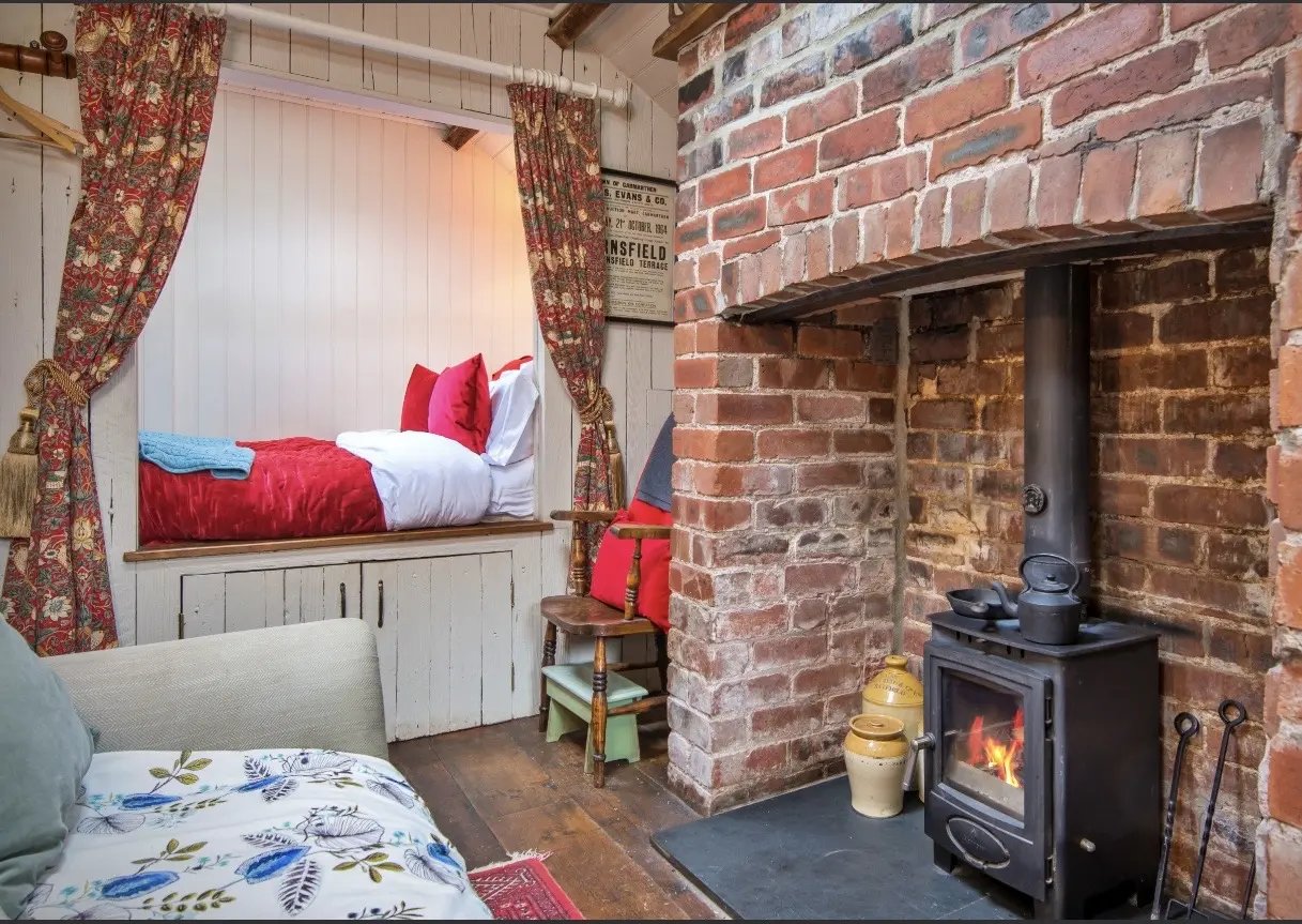 Luxury cottages needing renovation help - Thumbnail 29