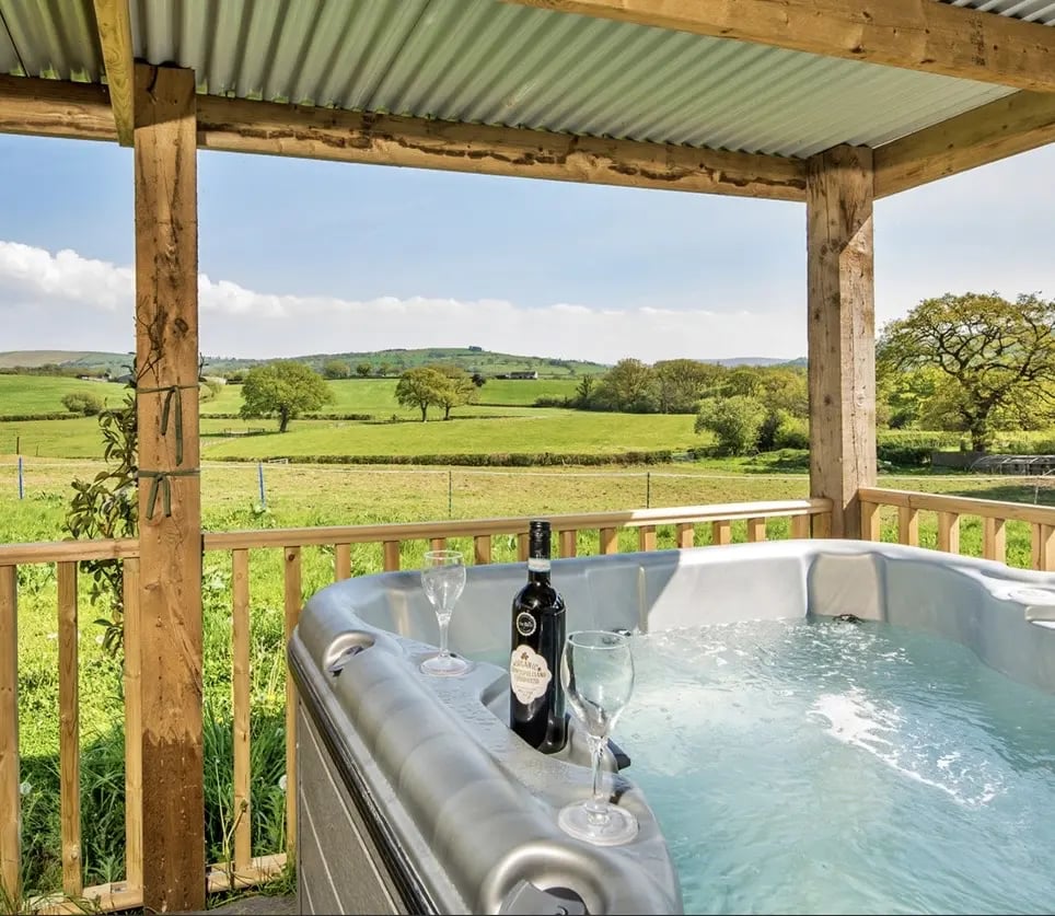 Luxury cottages needing renovation help - Thumbnail 30