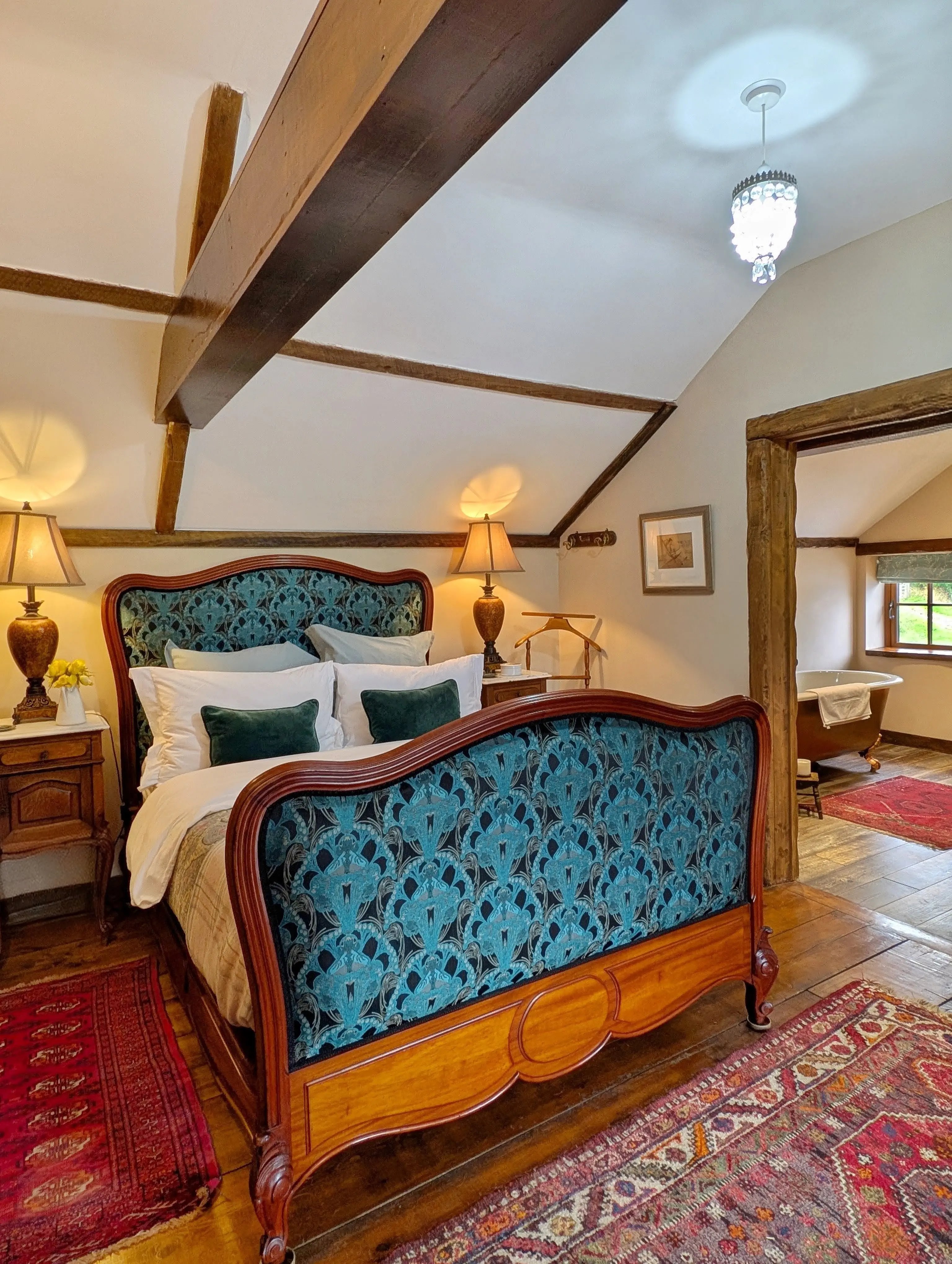 Luxury cottages needing renovation help - Thumbnail 19