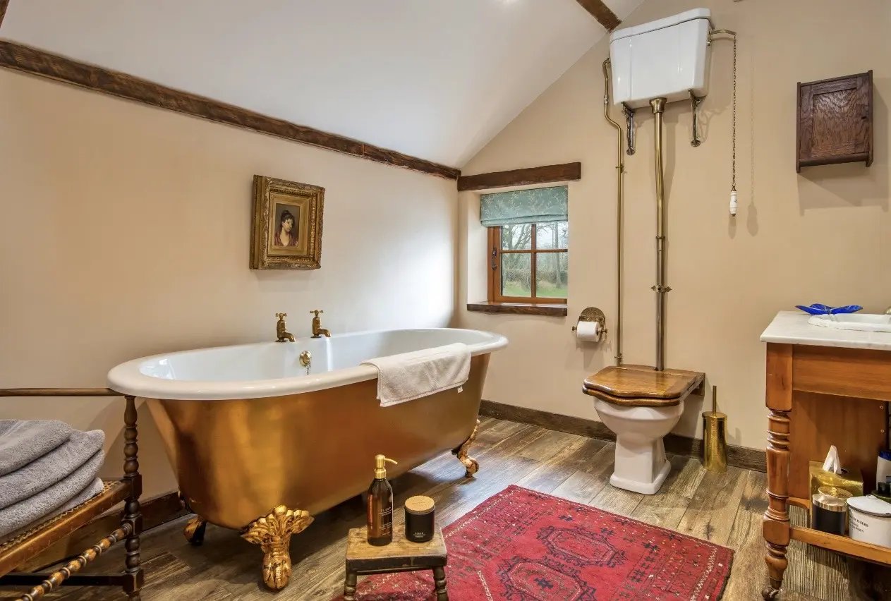 Luxury cottages needing renovation help - Thumbnail 18