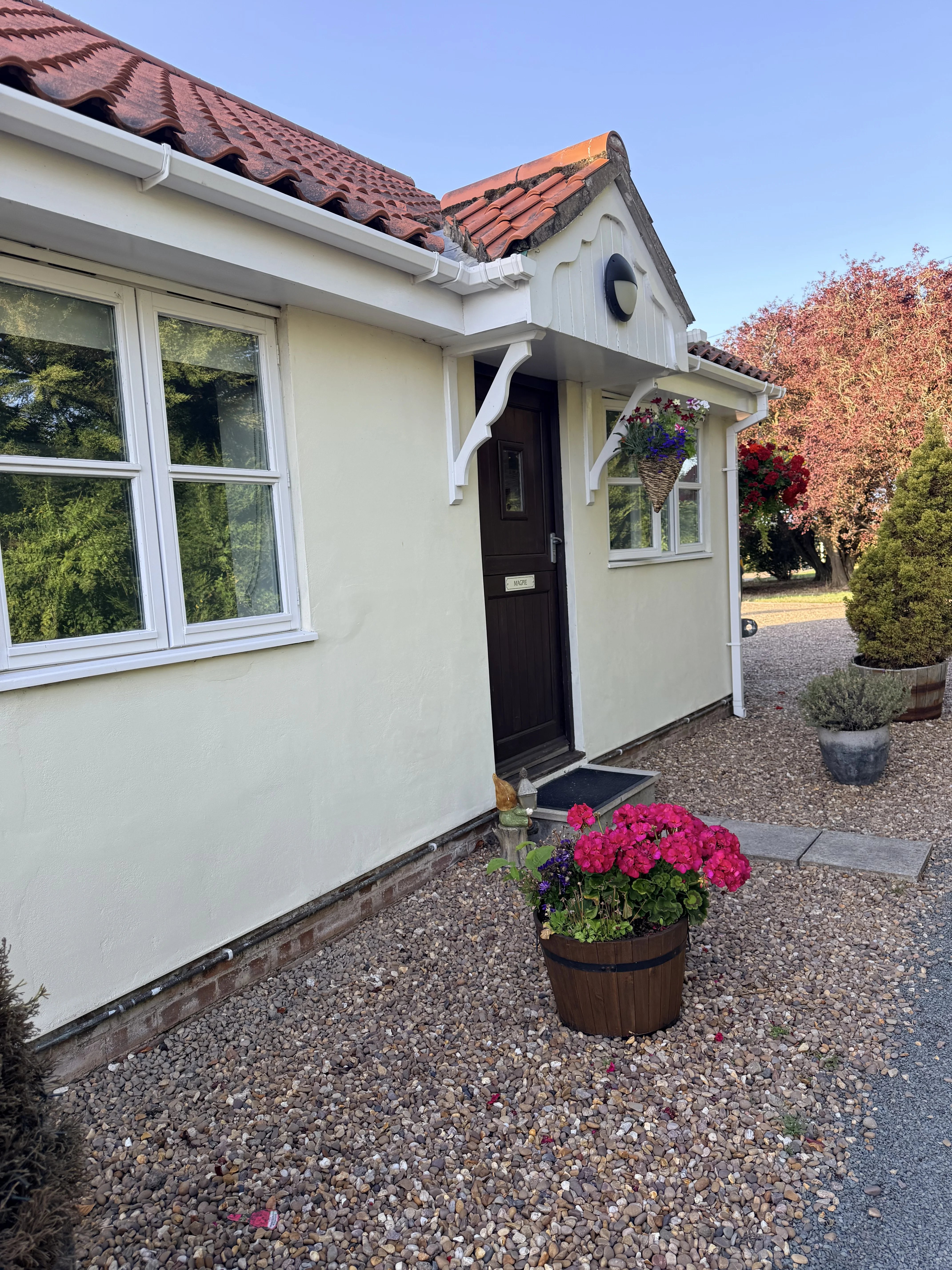 Cottage on a Lincolnshire animal farm - Thumbnail 3