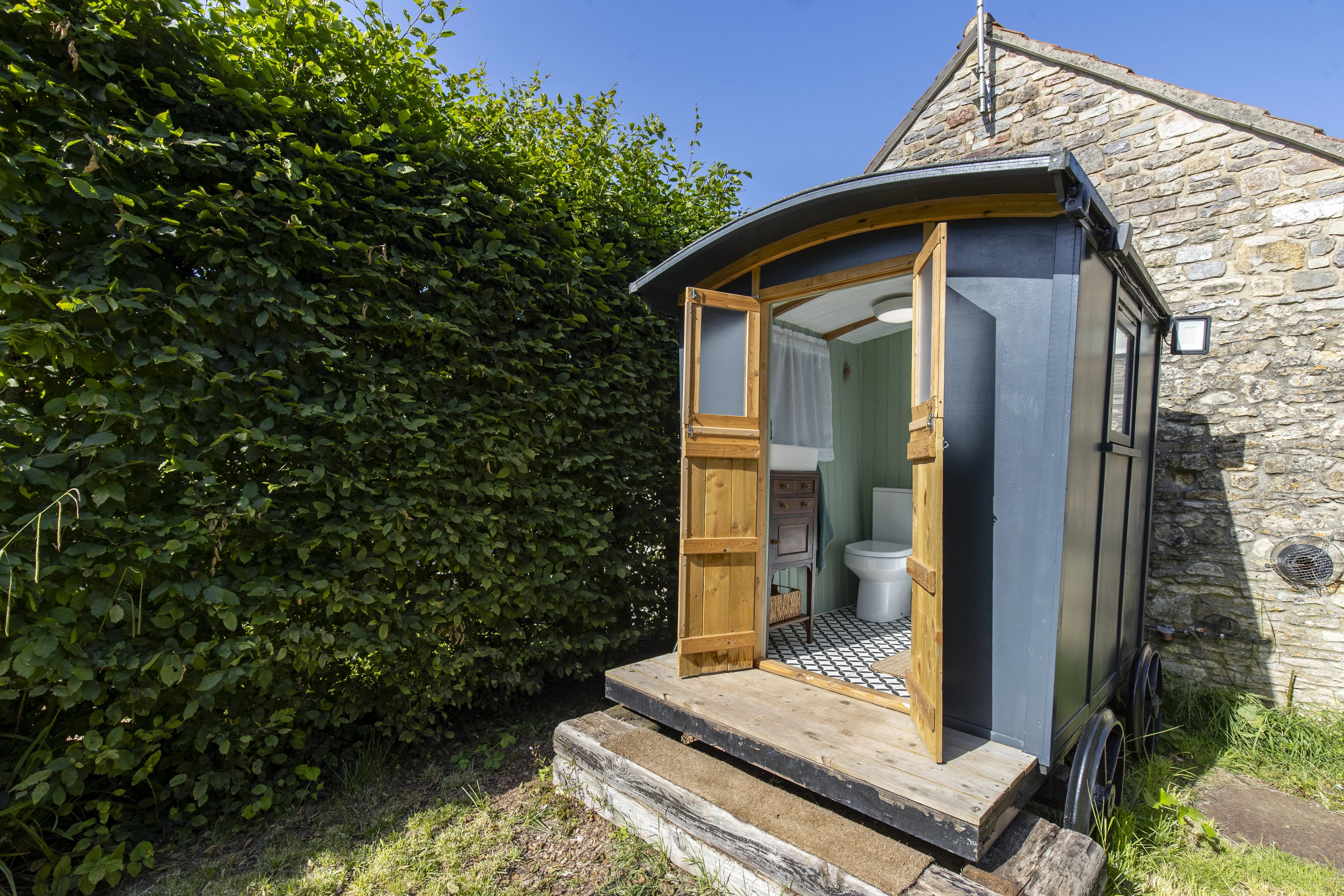 Shepherd's hut on a Bristol Farm - Thumbnail 12