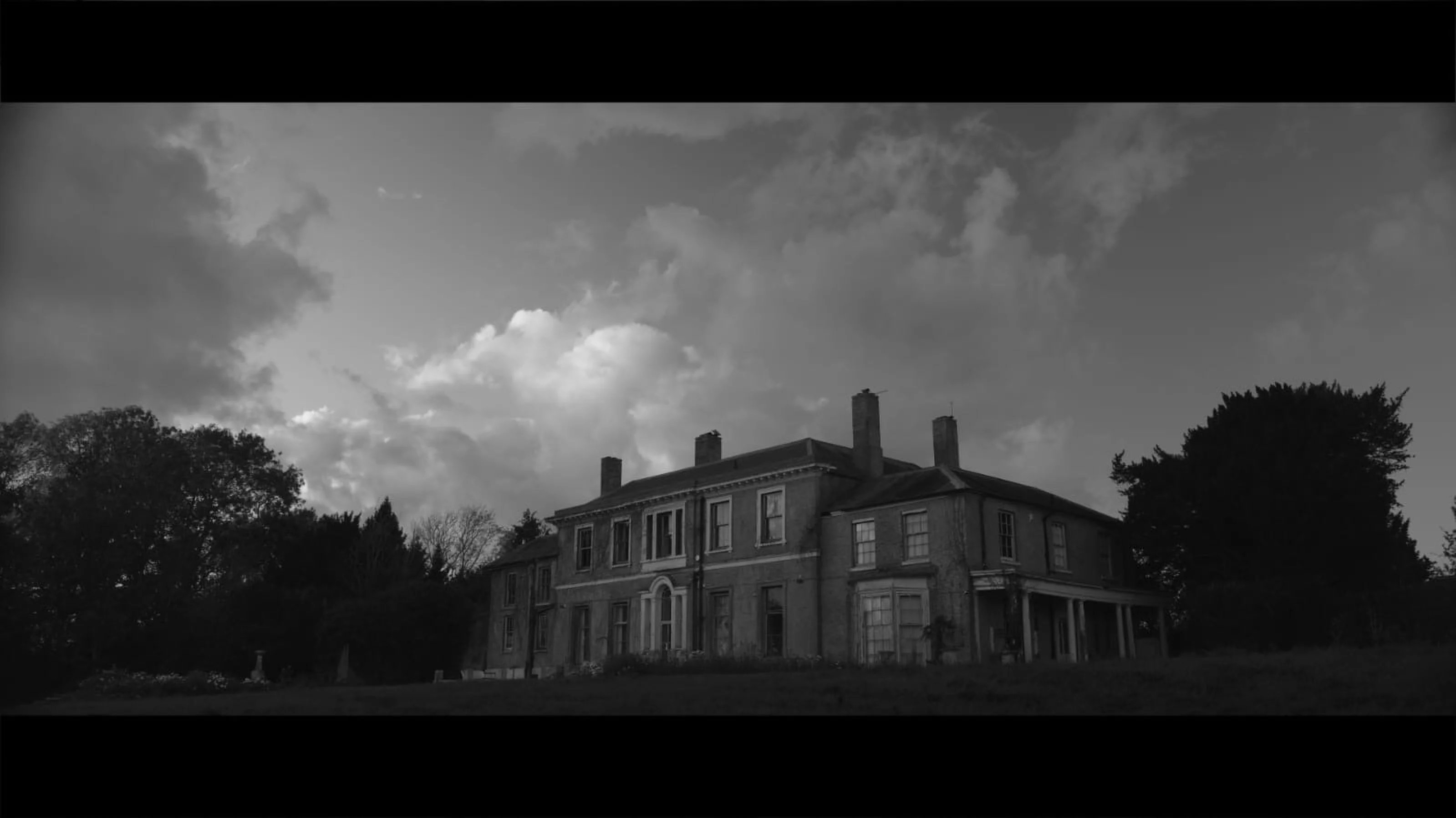 Historic house and farm in West Sussex - Thumbnail 1