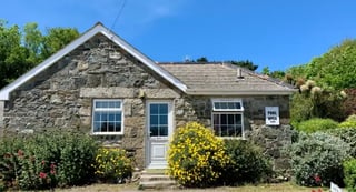 Holiday cottage in Cornwall on the FarFrom platform.