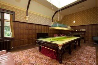 Historic country house in the Cotswolds on the FarFrom platform.