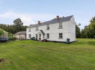 Glamping with Alpacas on the FarFrom platform.