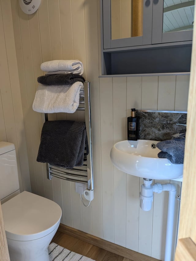 Relaxing Traditional Farmhouse - Photo 11