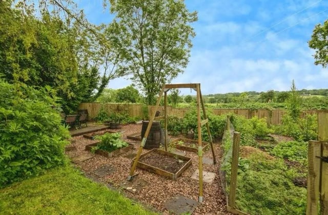 Welsh cottage homestay - Photo 10