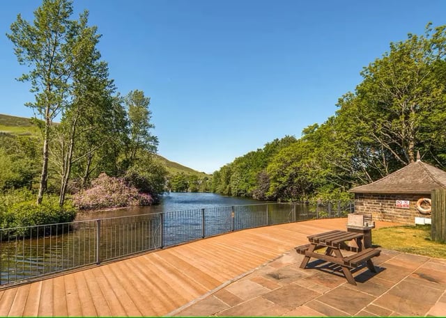 Wake up to a stunning setting - Photo 6