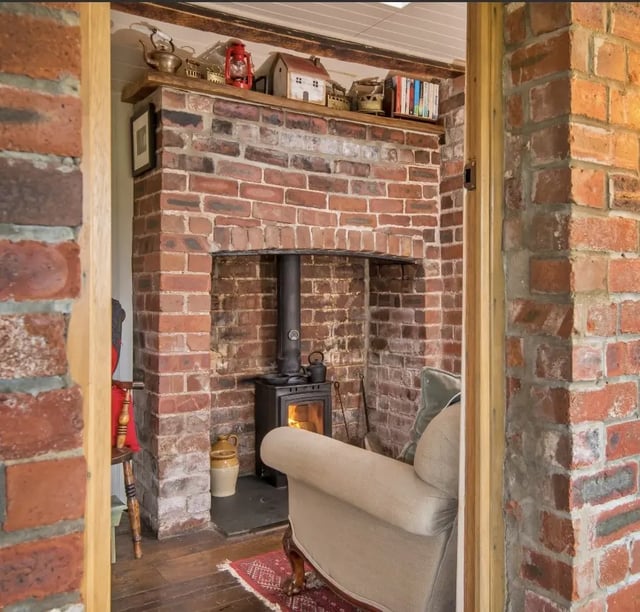 Luxury cottages needing renovation help - Photo 20