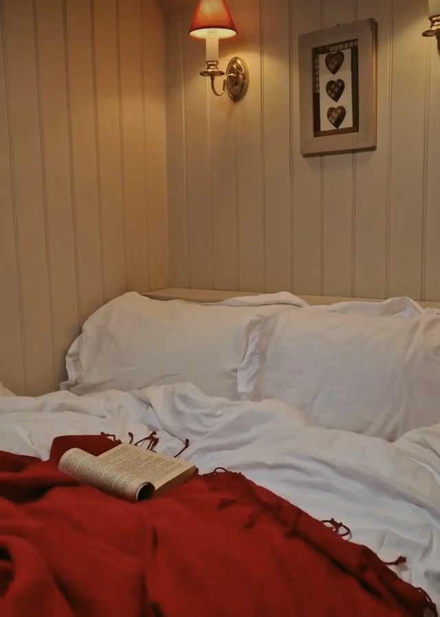 Luxury cottages needing renovation help - Photo 25