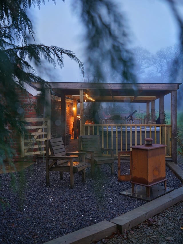 Luxury cottages needing renovation help - Photo 5