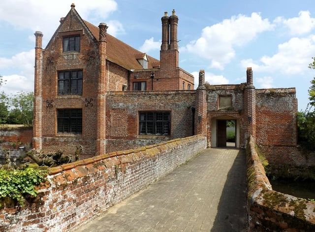 Luxury 16th Century Wedding Venue