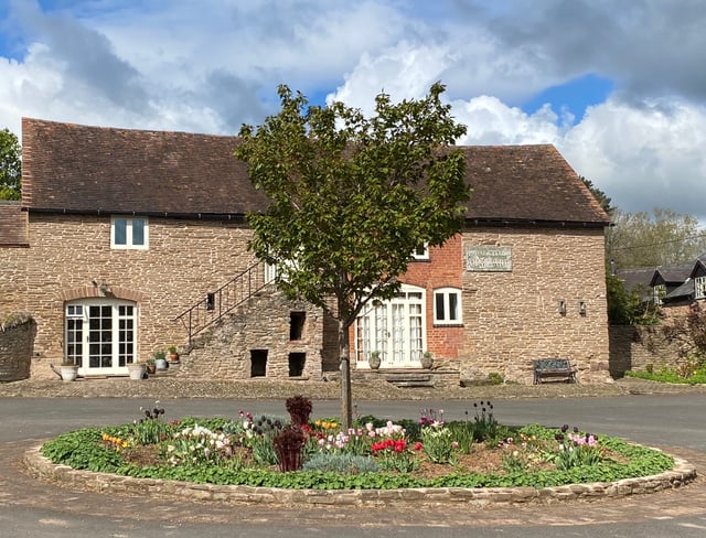 Rural vineyard in Herefordshire - Photo 6