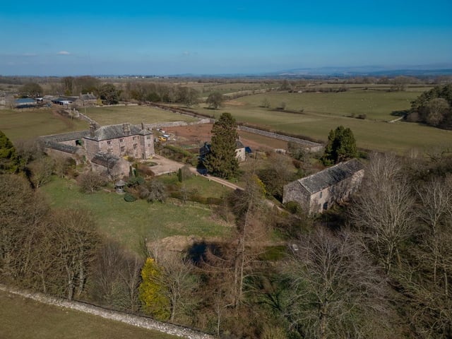 Tudor manor in Cumbria - Photo 4