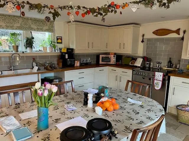 Rural historic thatched home   - Photo 3