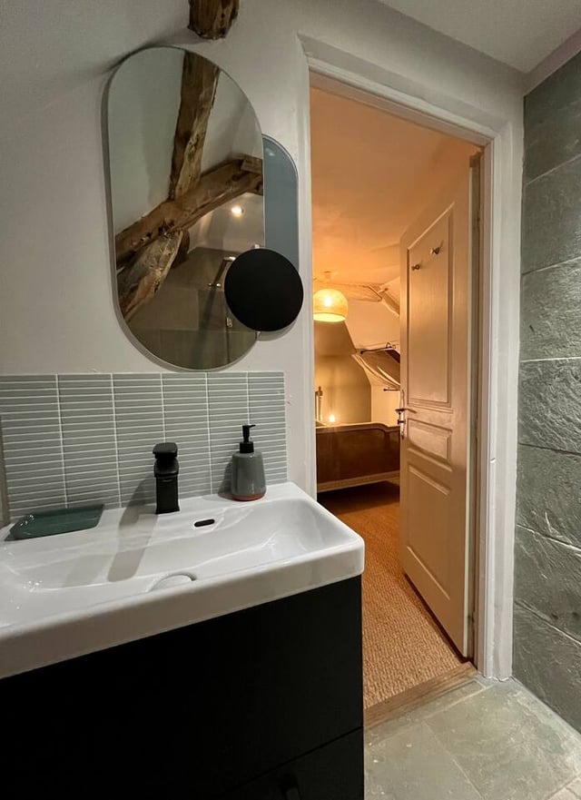 Rural, peaceful farmhouse - Photo 8