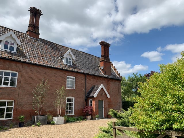 Rural, peaceful farmhouse - Photo 6