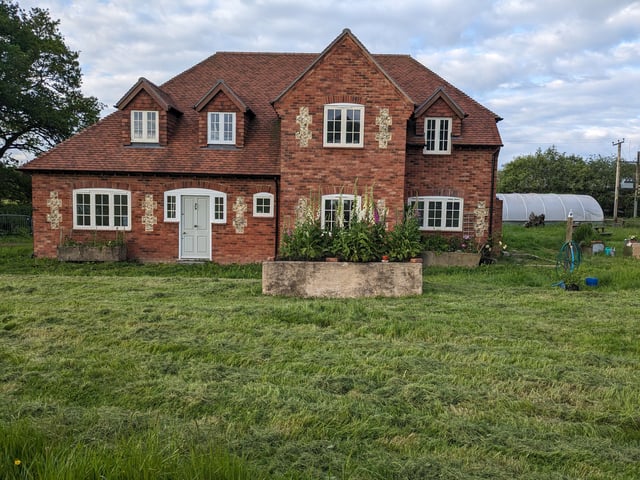 Relaxing Traditional Farmhouse in a West Berkshire Village 